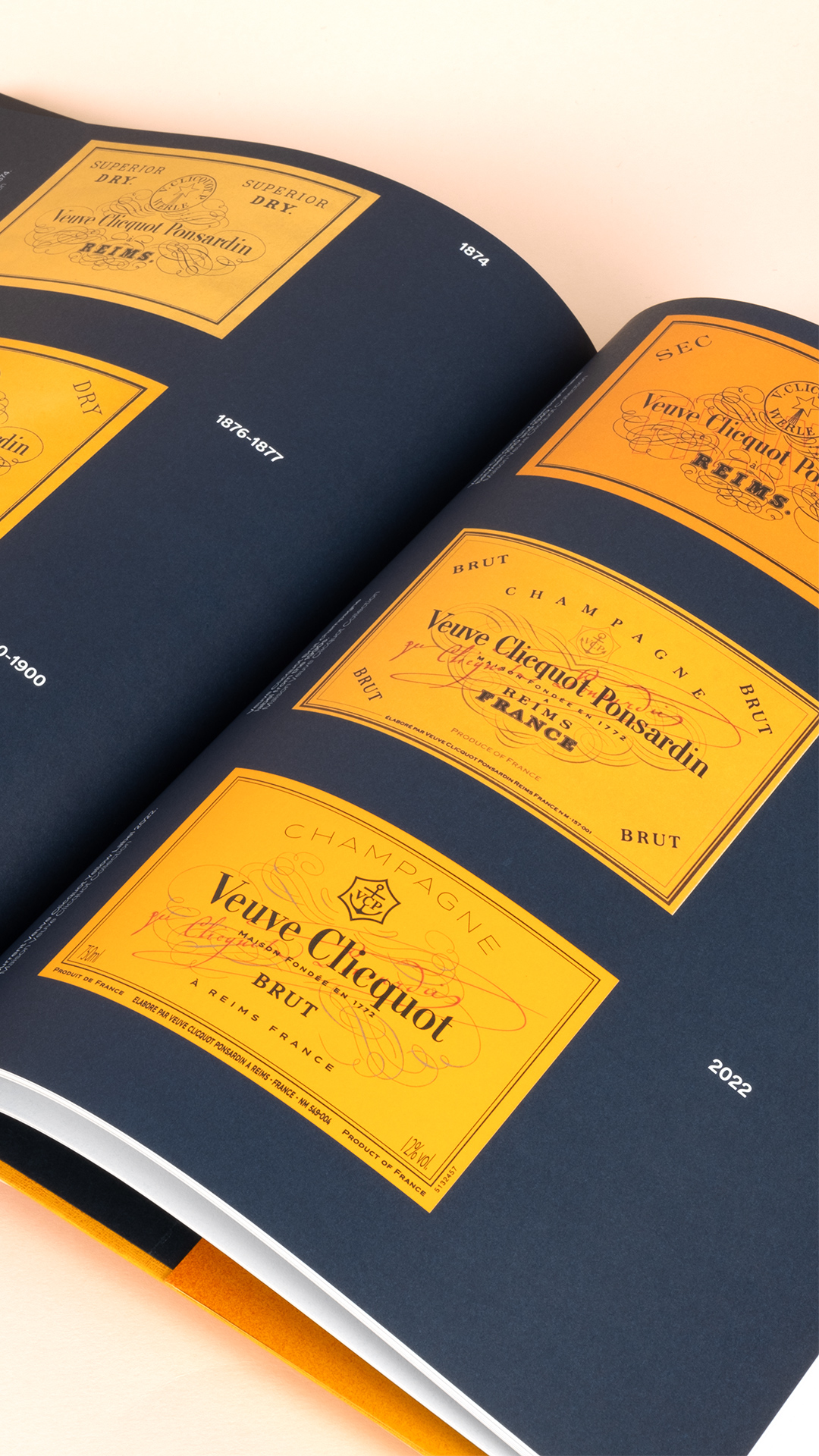 Veuve Cliquot, Solaire Culture —Catalog GR20 design graphique signaletique paris branding graphic fashion food drinks culture luxury architecture 