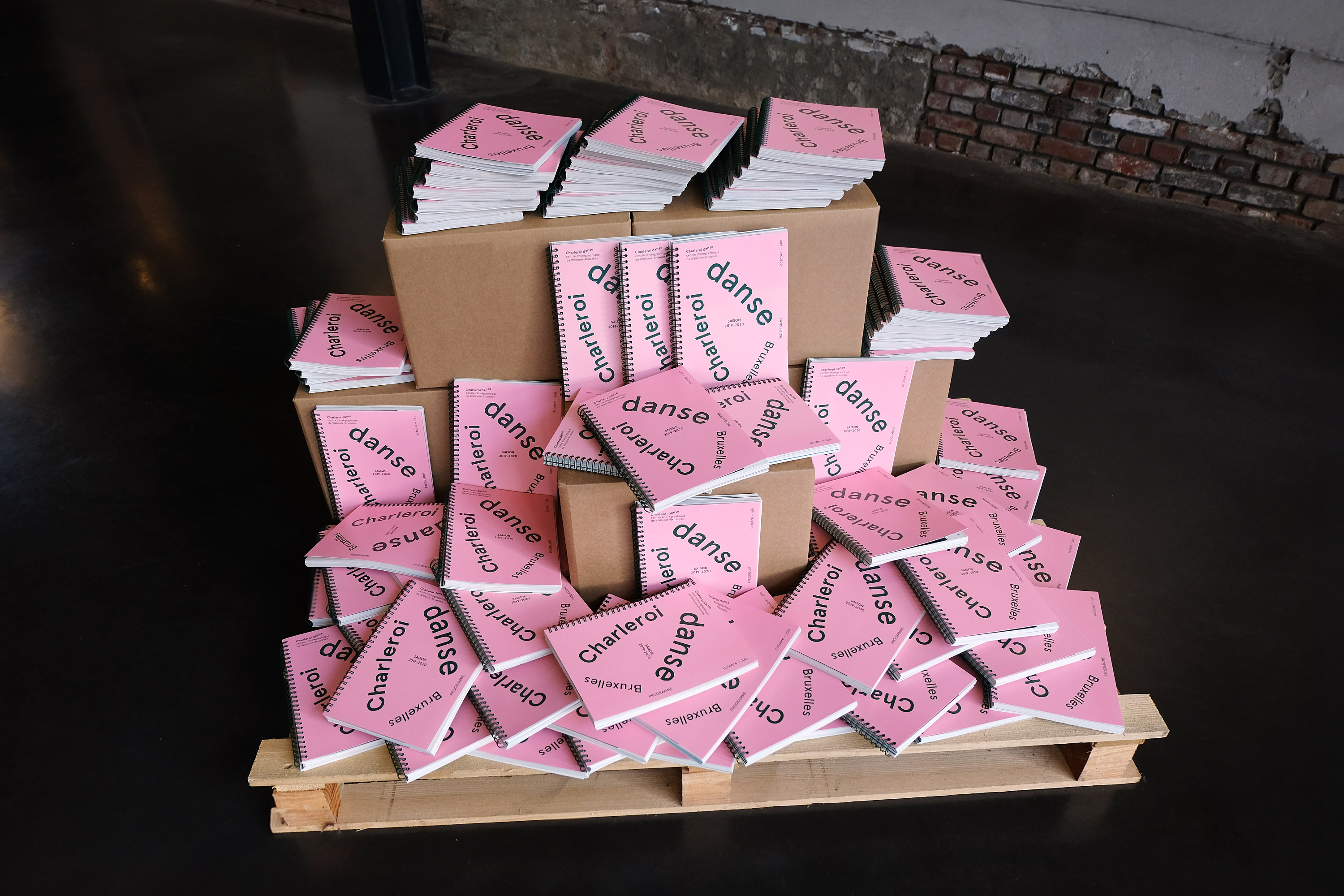 Charleroi Danse —Les Ecuries GR20 design graphique signaletique paris branding graphic fashion food drinks culture luxury architecture