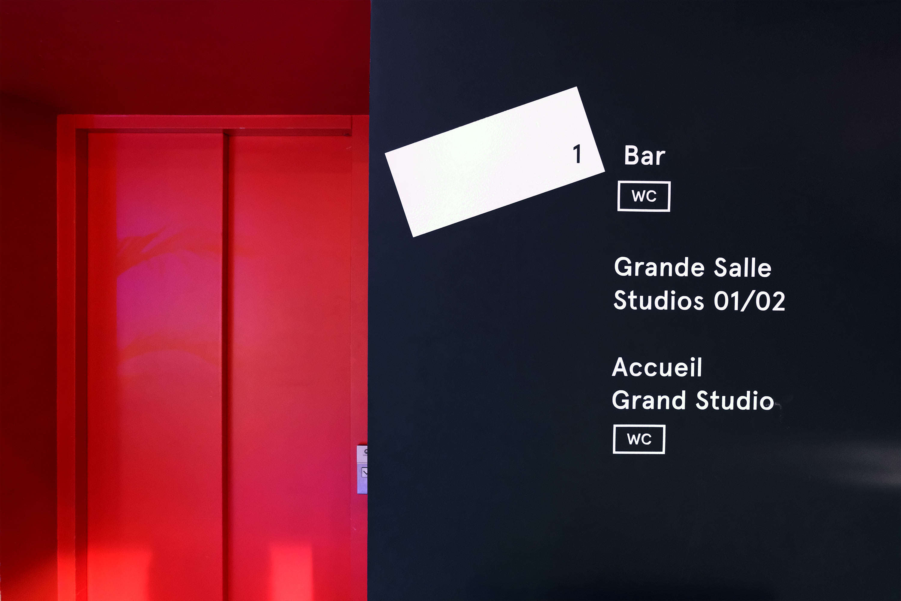 Charleroi Danse —Les Ecuries GR20 design graphique signaletique paris branding graphic fashion food drinks culture luxury architecture