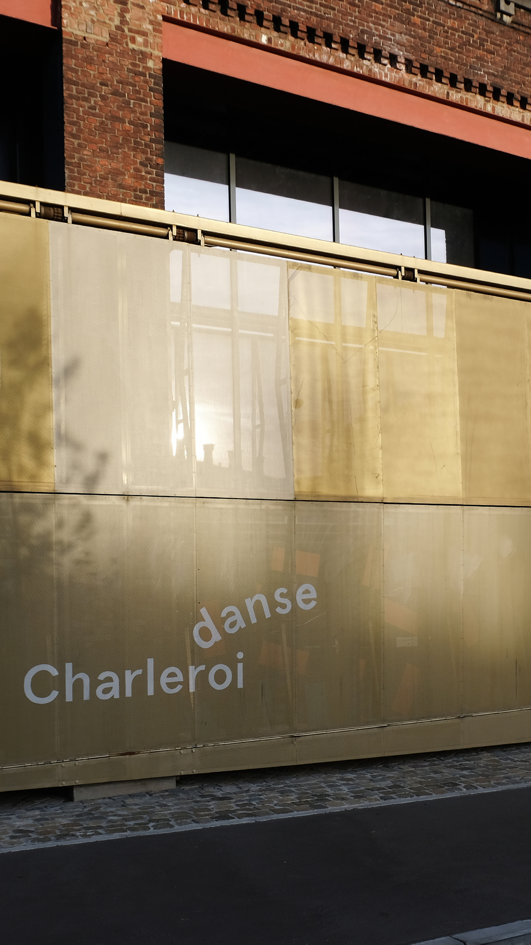 Charleroi Danse —Les Ecuries GR20 design graphique signaletique paris branding graphic fashion food drinks culture luxury architecture 