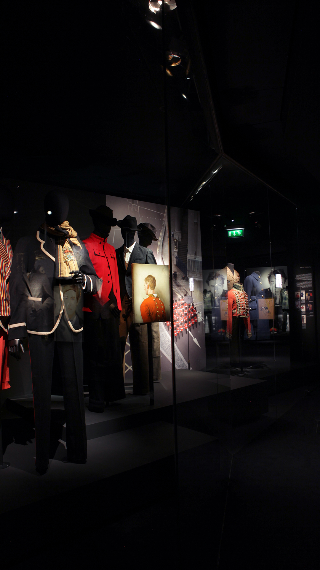 Dries Van Noten GR20 design graphique signaletique paris branding graphic fashion food drinks culture luxury architecture