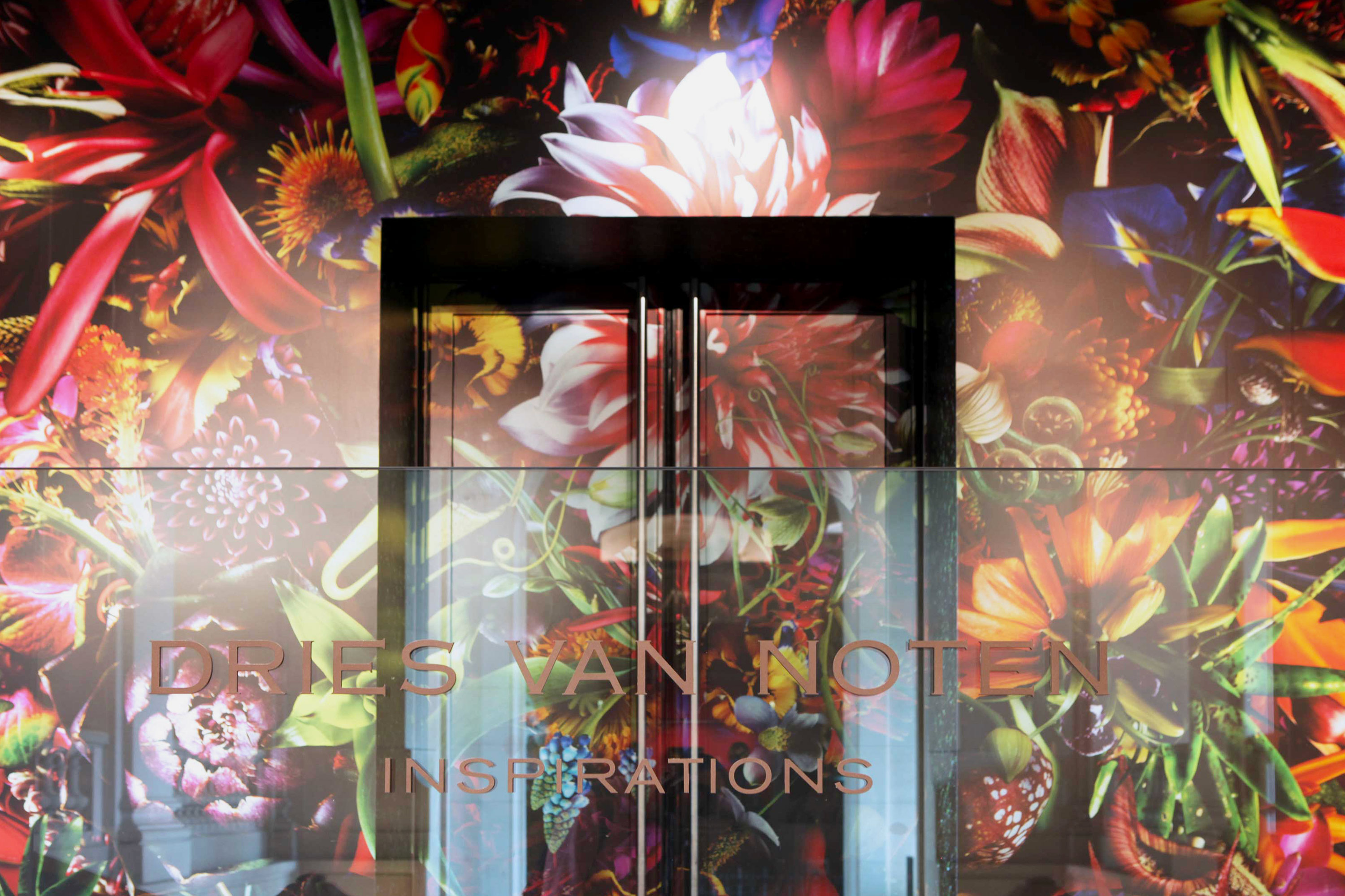 Dries Van Noten GR20 design graphique signaletique paris branding graphic fashion food drinks culture luxury architecture