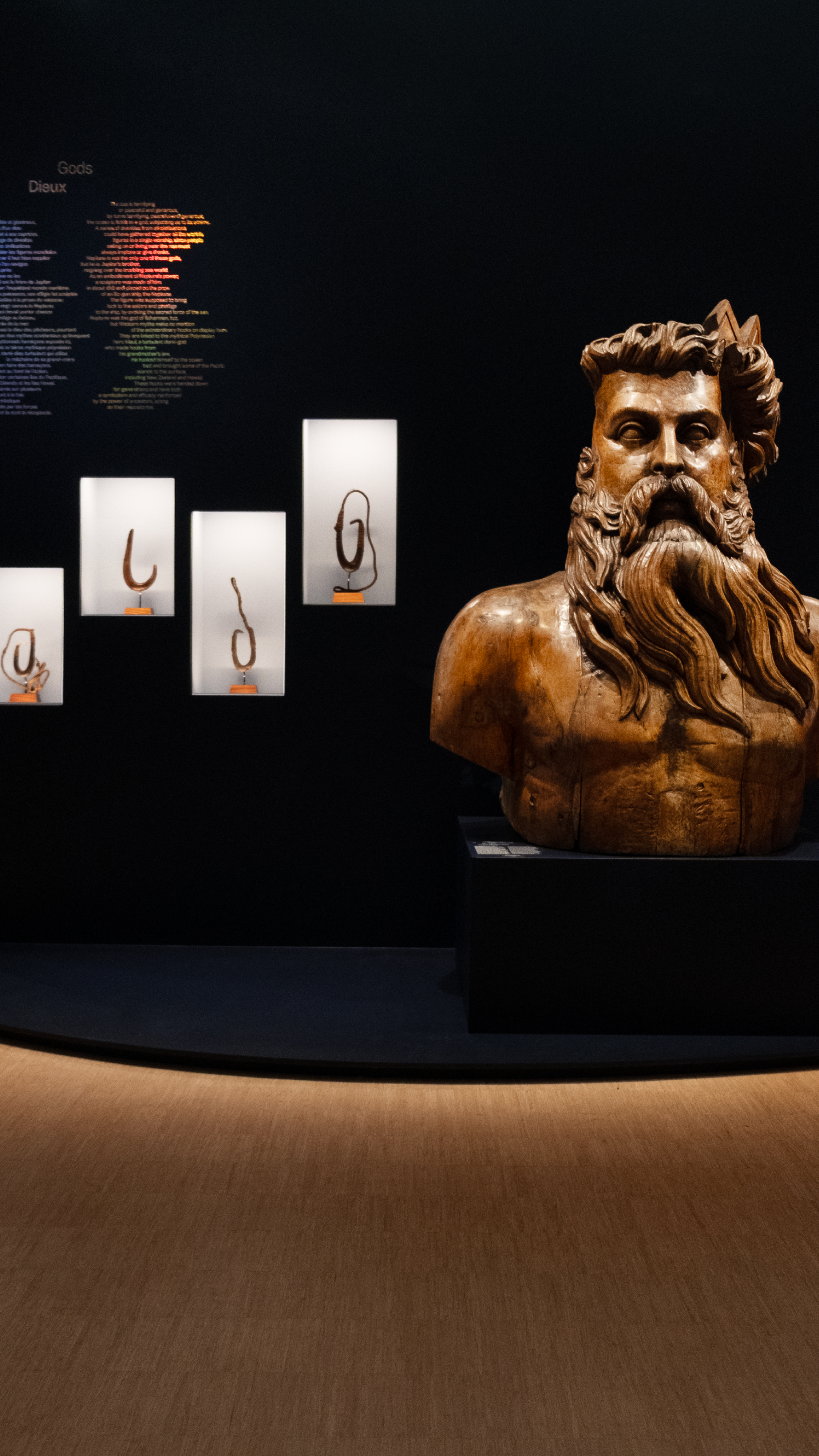 Les Franciscaines, Bleu profond GR20 design graphique signaletique paris branding graphic fashion food drinks culture luxury architecture 