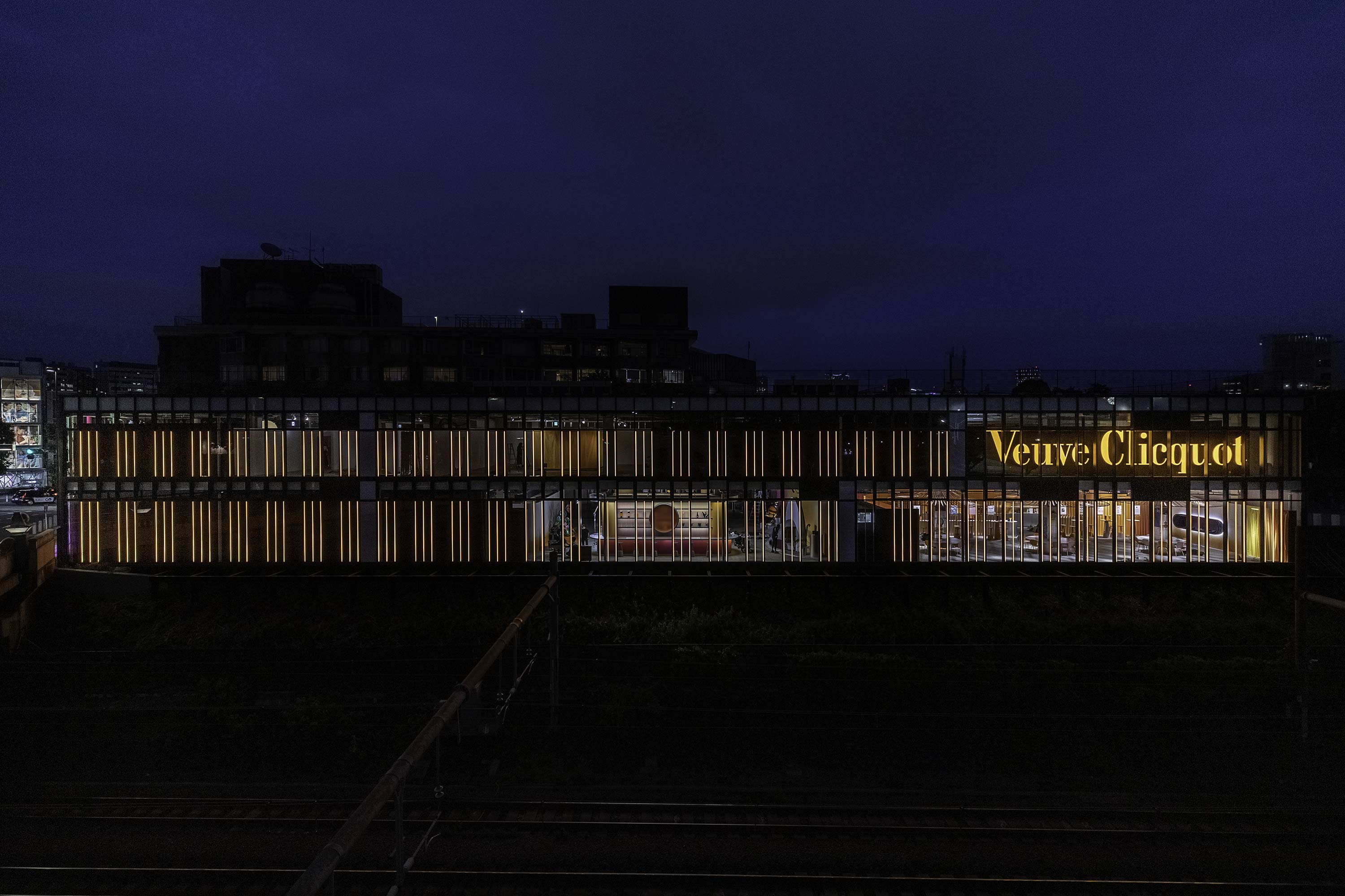 Veuve Clicquot, 250 ans —Tokyo GR20 design graphique signaletique paris branding graphic fashion food drinks culture luxury architecture