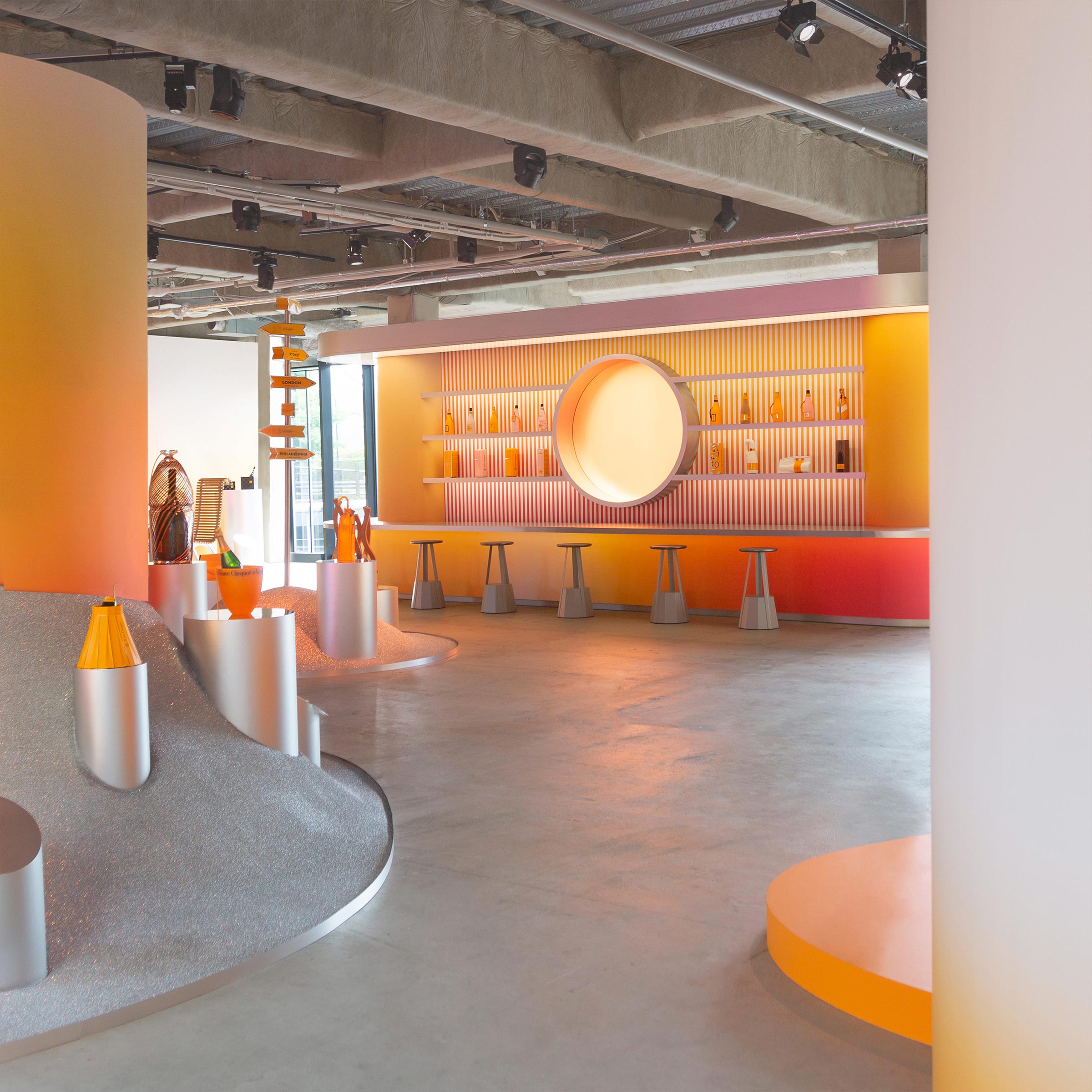 Veuve Clicquot, 250 ans —Tokyo GR20 design graphique signaletique paris branding graphic fashion food drinks culture luxury architecture