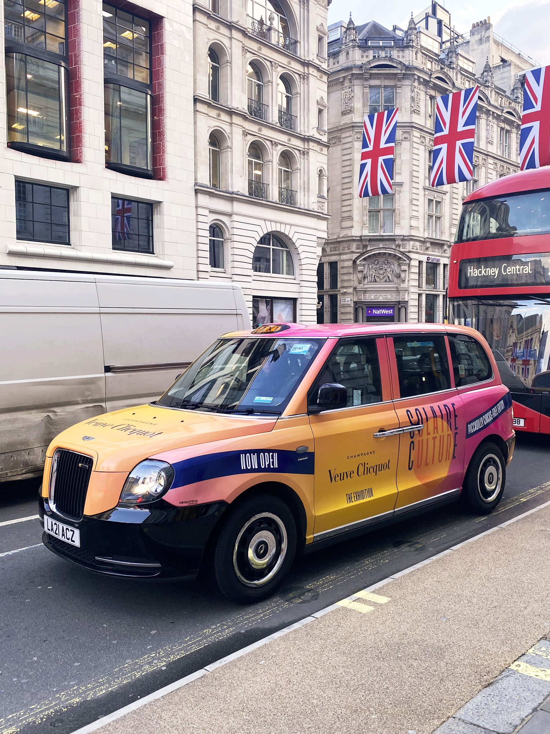 Veuve Clicquot, Solaire Culture GR20 design graphique signaletique paris branding graphic fashion food drinks culture luxury architecture